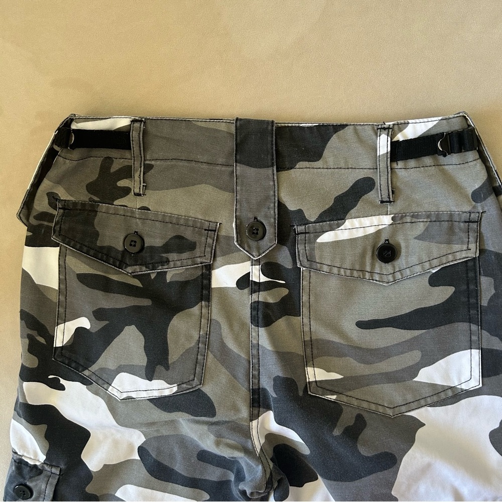 Urban Outfitters Camo Pants - Picture 5 of 7